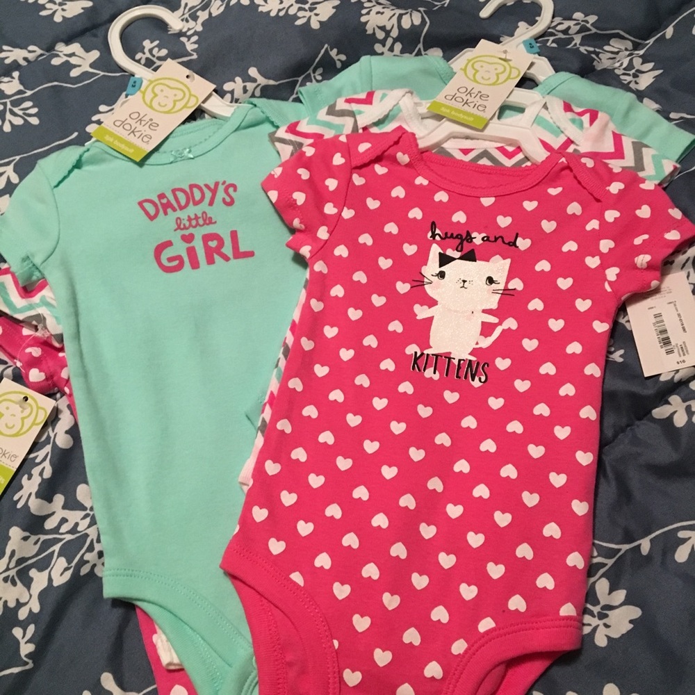 Two three packs of BNWT onesies